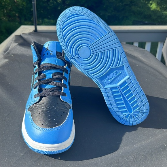 Air Jordan 1 Mid University Blue Black sz 6Y - Picture 4 of 5